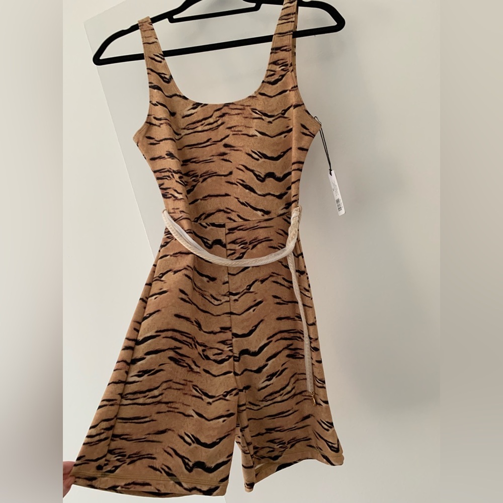 Brand New!! Leopard bodysuit w/ Gold Chain